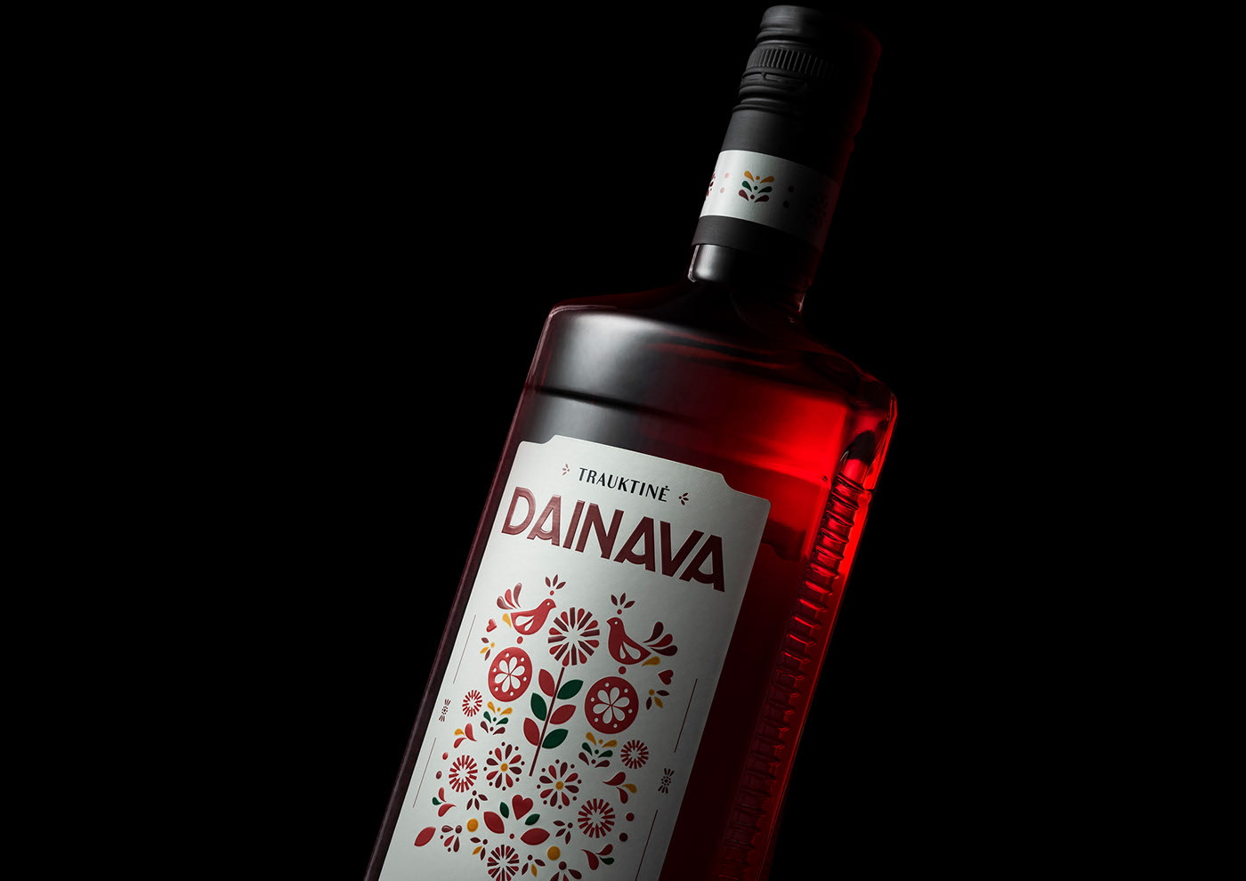 DAINAVA TRAUKTINE 葡萄酒包裝設(shè)計