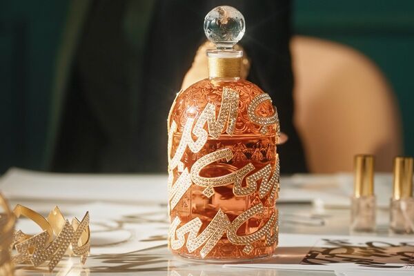 嬌蘭x Céline Cléron170周年嬌蘭蜂蜜瓶設計